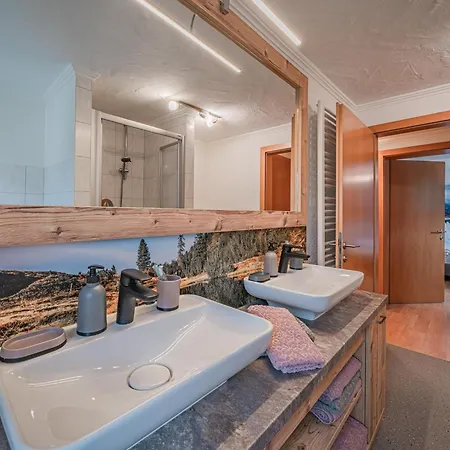 Haus Bernadette I شقة