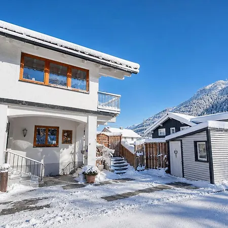 Haus Bernadette I شقة